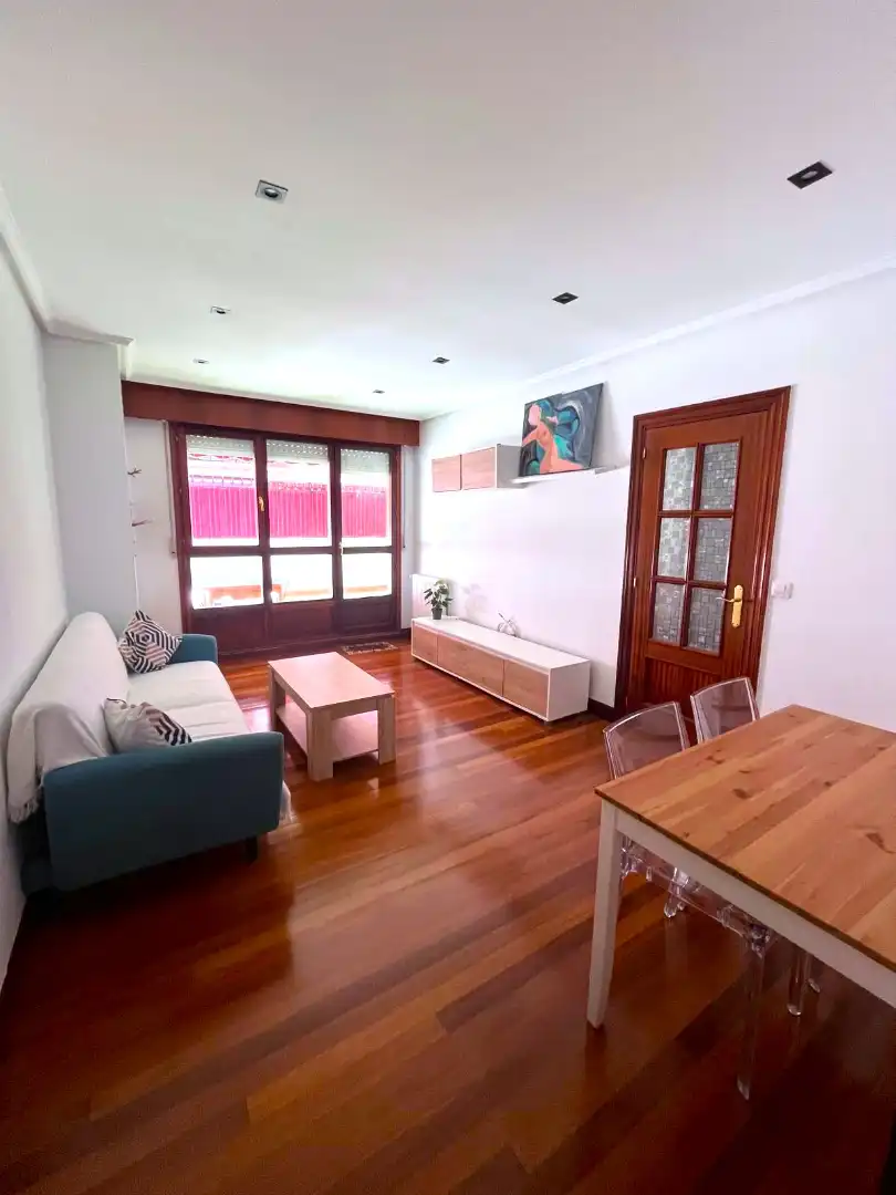 Sala de estar de Planta baja en venta en Castro-Urdiales con Calefacción, Jardín privado y Parquet