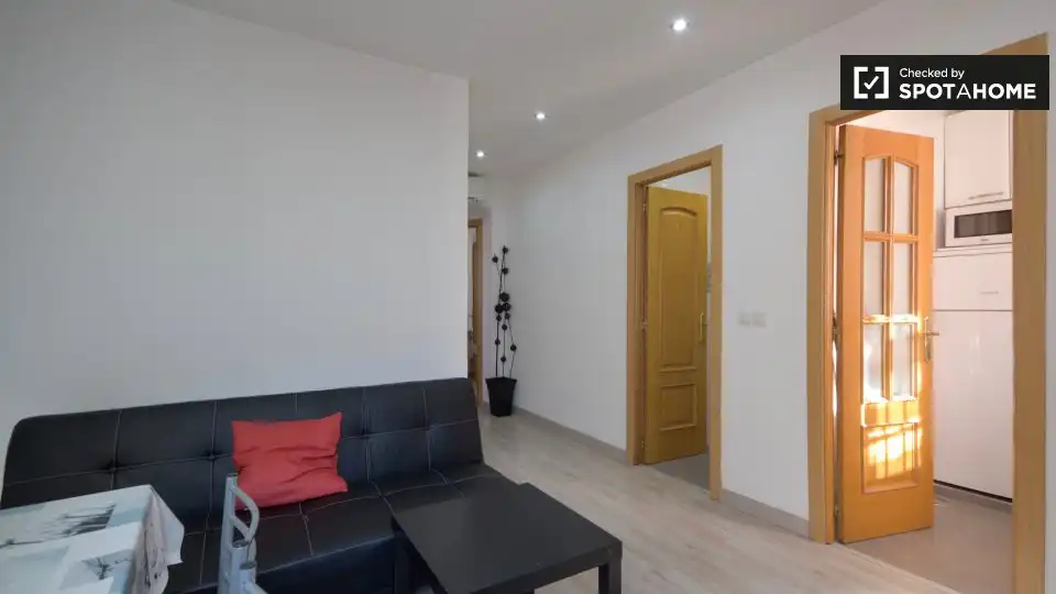 Flat for rent in Madrid  with Air Conditioner, Heating and Furnished