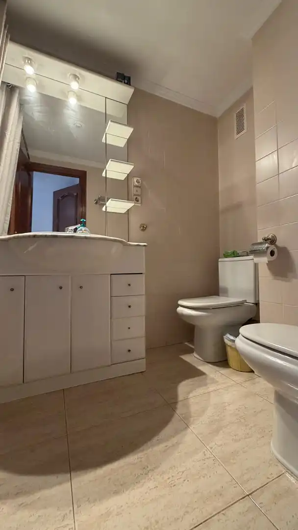 Badezimmer von Wohnung zur Miete in Valencia mit Terrasse, Möbliert und Waschmaschine