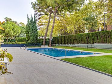 Pis amb piscina en venda a Carrer del Doctor Ferran