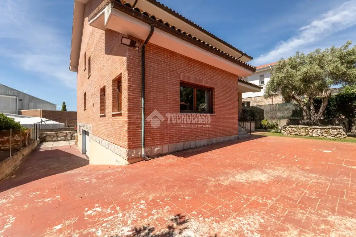 Vista exterior de Casa o chalet en venta en Hoyo de Manzanares con Calefacción