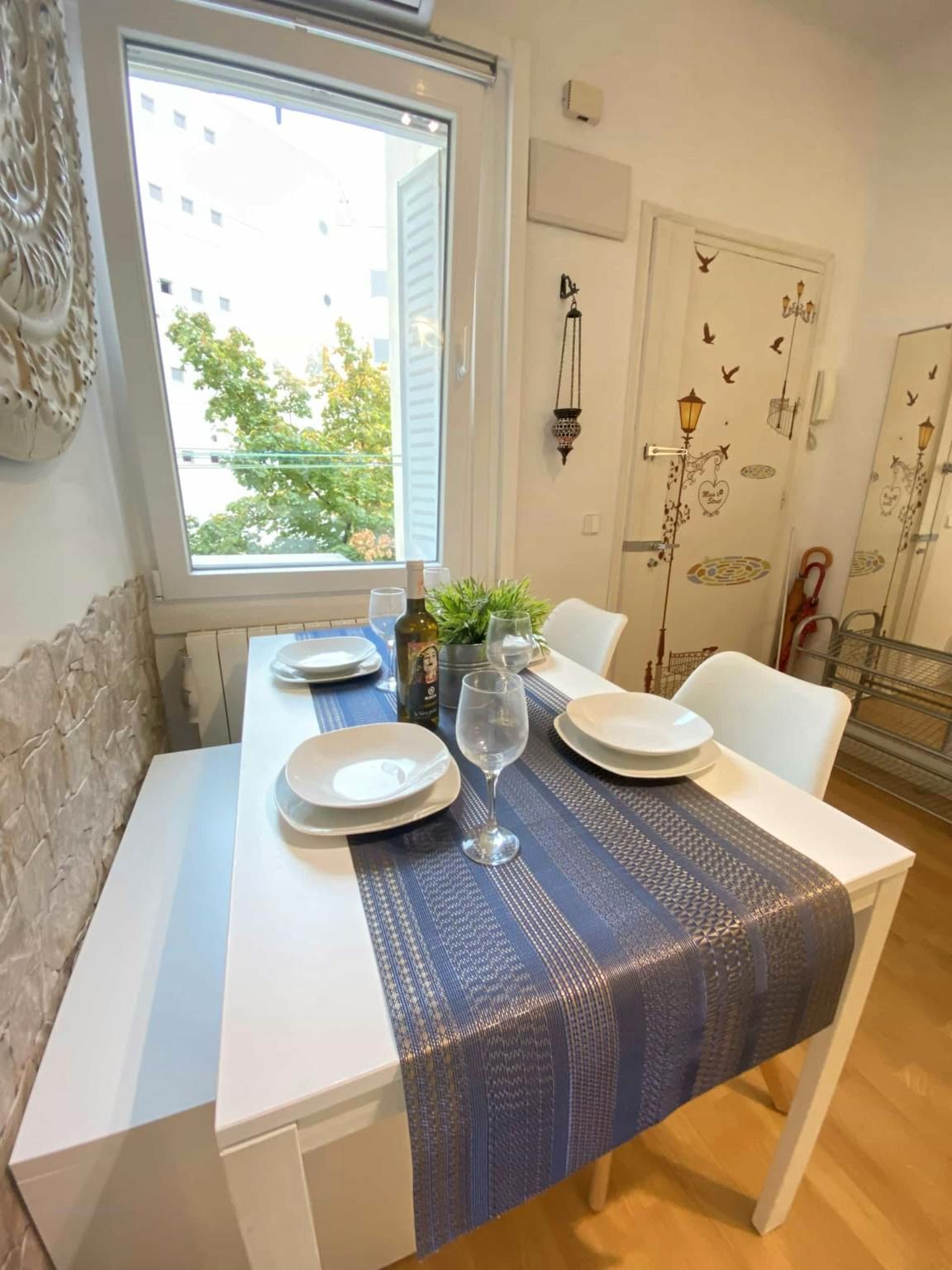 Dining room of Flat to rent in  Madrid Capital  with Air Conditioner, Heating and Furnished