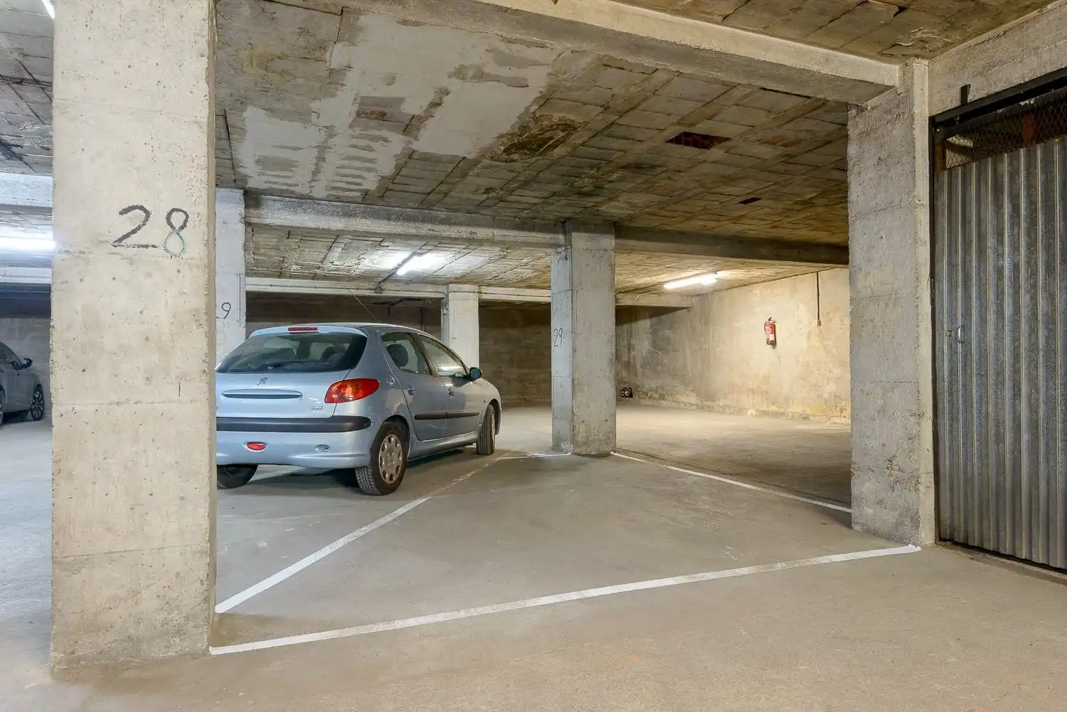 Parking de Piso en venta en Oviedo  con Calefacción, Amueblado y Balcón