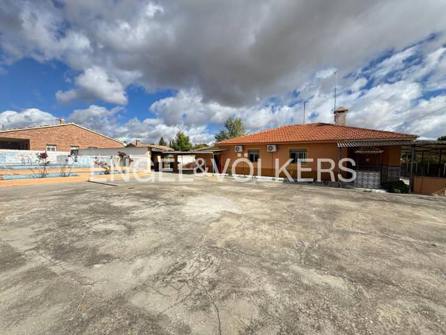 Casa-chalet en Venta en La Dehesa de Moratalaz