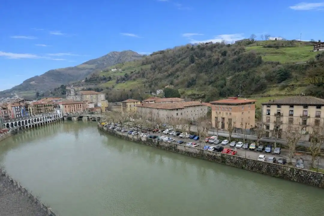 Außenansicht von Wohnung zum Verkauf in Tolosa mit Heizung, Terrasse und Balkon