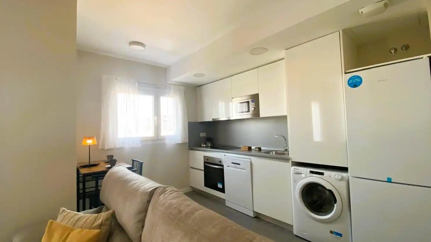 Kitchen of Flat for rent in  Sevilla Capital  with Air Conditioner, Private garden and Terrace