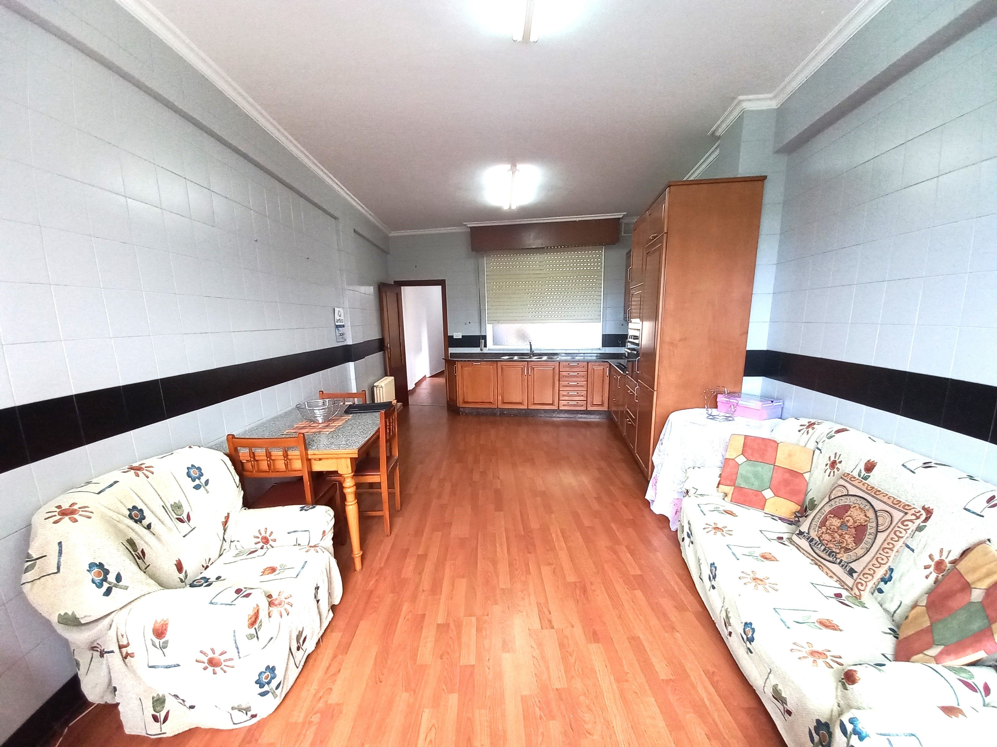 Cuina de Pis en venda en Ordes amb Parquet, Forn i Rentadora