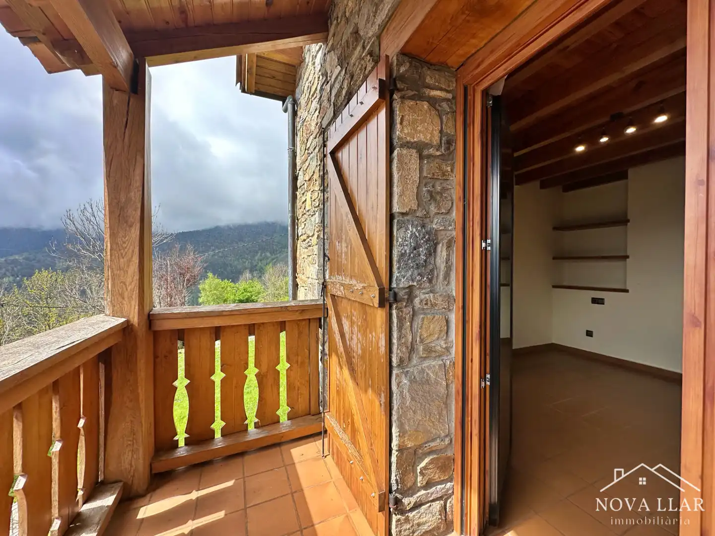 Terrasse von Einfamilien-Reihenhaus zum Verkauf in Vilallonga de Ter mit Heizung, Privatgarten und Terrasse