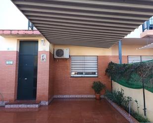 Vista exterior de Casa o xalet en venda en Almensilla amb Jardí privat, Terrassa i Balcó