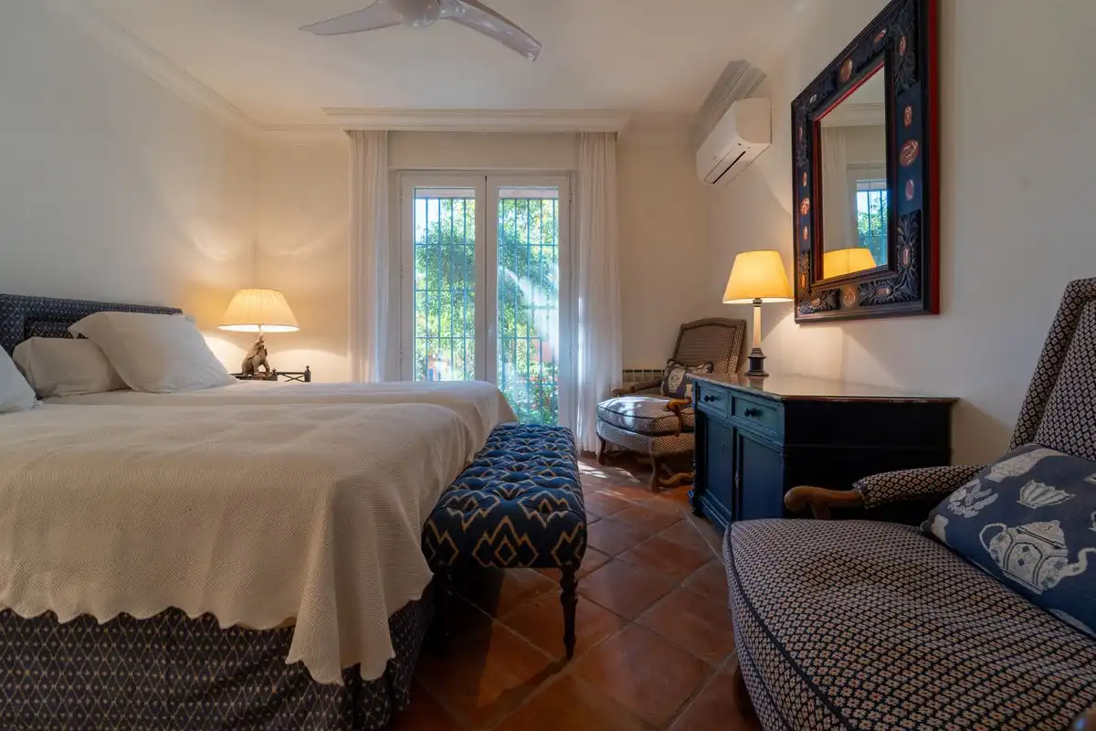 Habitación de Apartamento de alquiler en Benahavís con Aire acondicionado, Jardín privado y Terraza