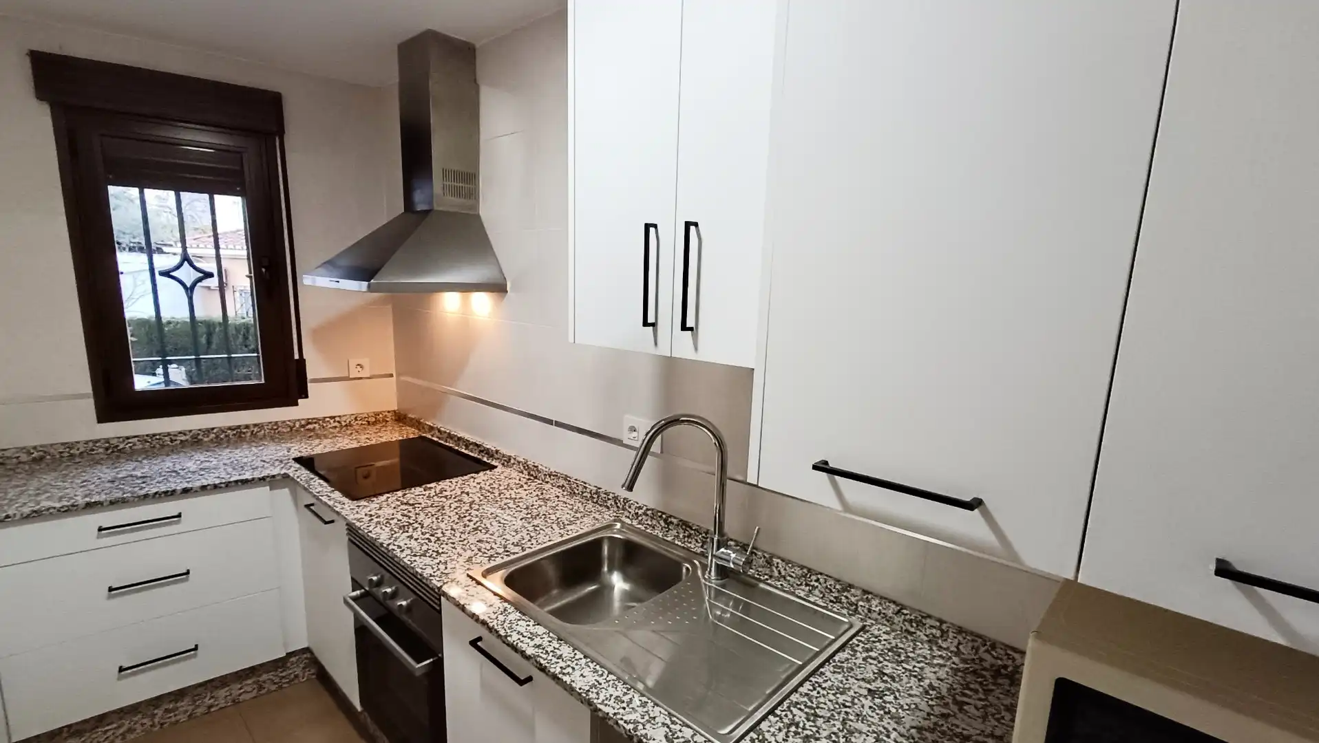 Cocina de Piso de alquiler en La Zubia con Aire acondicionado, Amueblado y Balcón