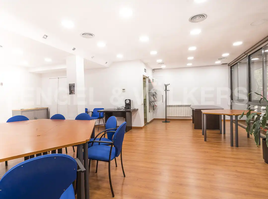 Office for sale in Barcelona  with Air Conditioner and Furnished
