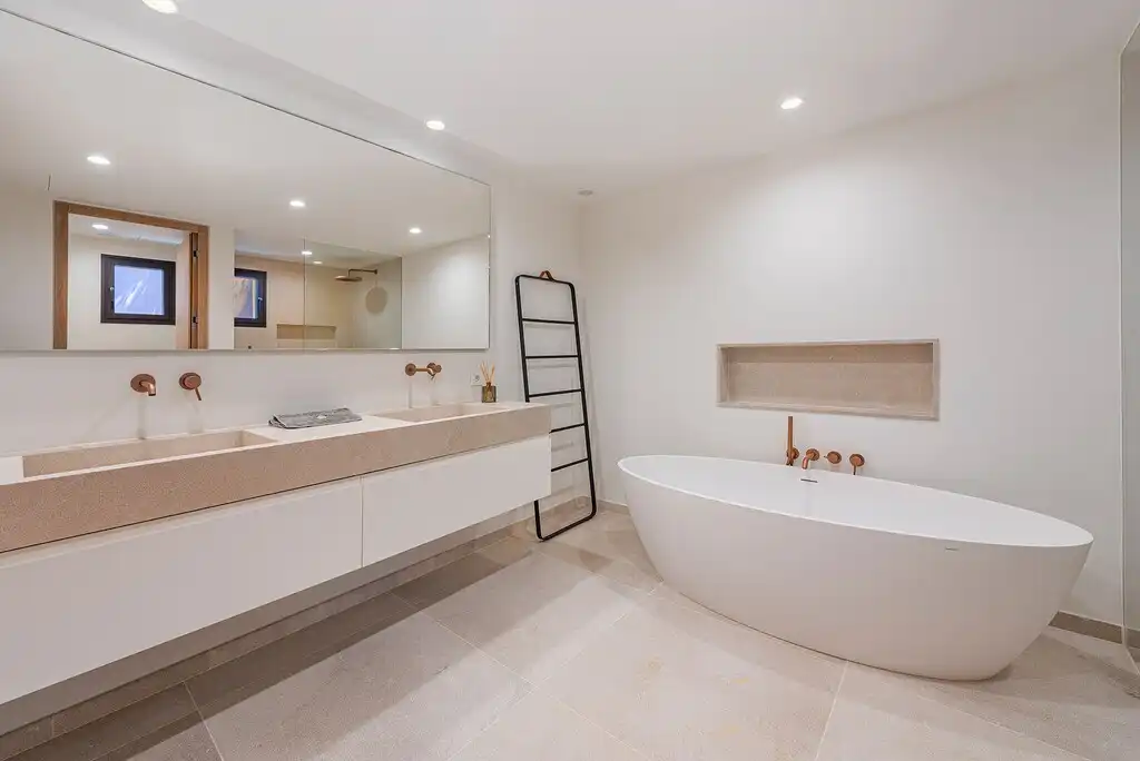 Bathroom of Houses for sale in Calvià  with Air Conditioner, Heating and Private garden