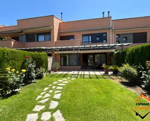 Jardí de Casa adosada en venda en Villanueva de Gállego amb Calefacció, Terrassa i Traster
