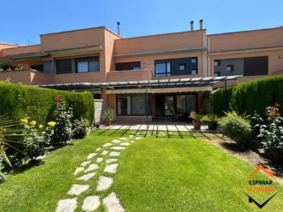 Jardí de Casa adosada en venda en Villanueva de Gállego amb Calefacció, Terrassa i Traster