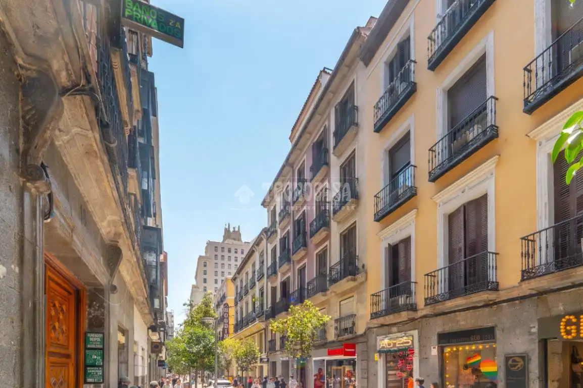 Vista exterior de Piso en venta en Madrid