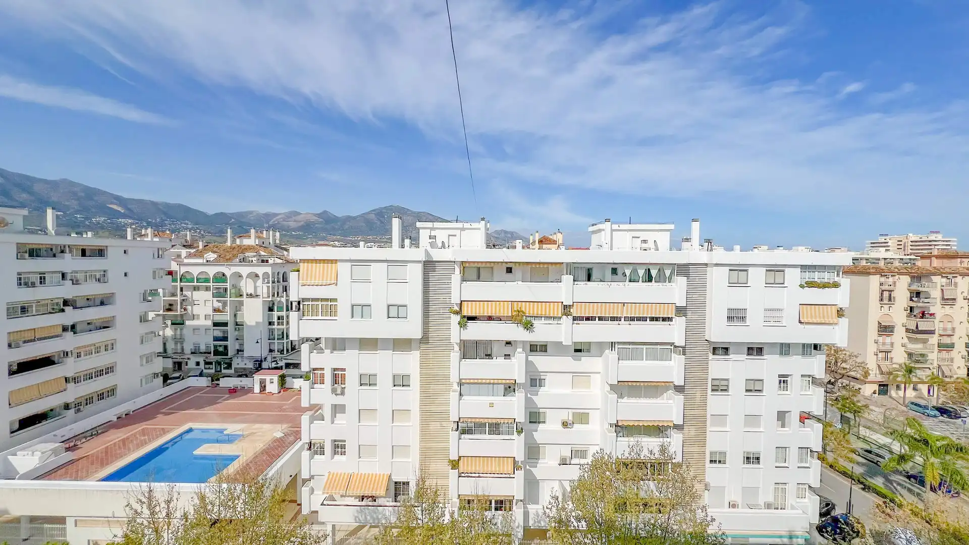 Vista exterior de Piso en venta en Fuengirola con Terraza, Trastero y Piscina comunitaria