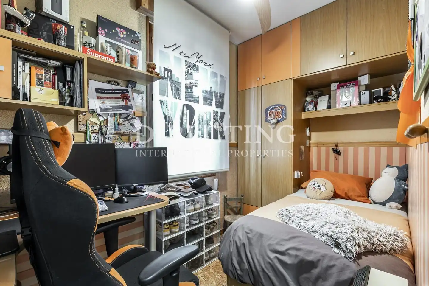 Dormitori de Casa o xalet en venda en Madrid amb Aire condicionat, Calefacció i Jardí privat