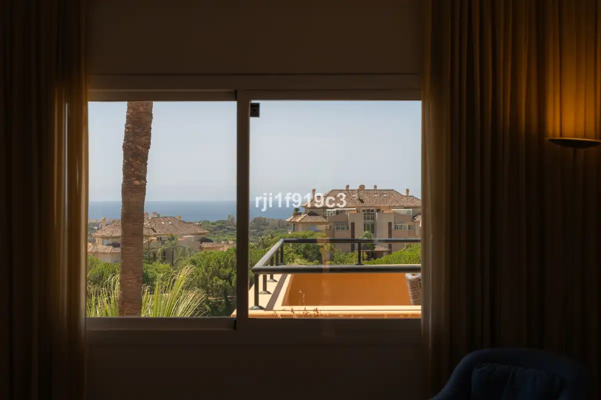 Dormitori de Pis en venda en Marbella amb Aire condicionat, Terrassa i Traster