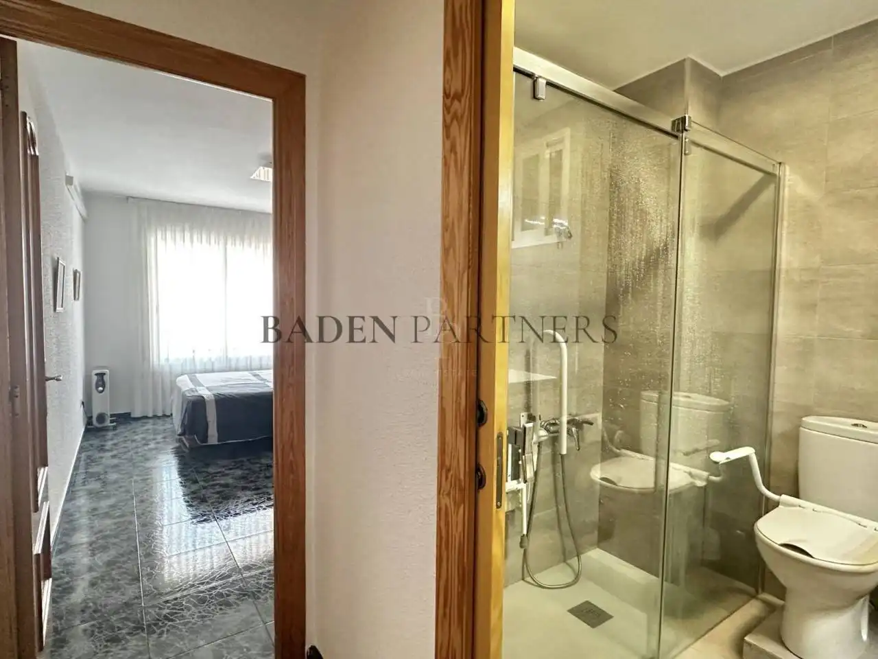 Baño de Piso de alquiler en Vinaròs con Aire acondicionado, Terraza y Amueblado