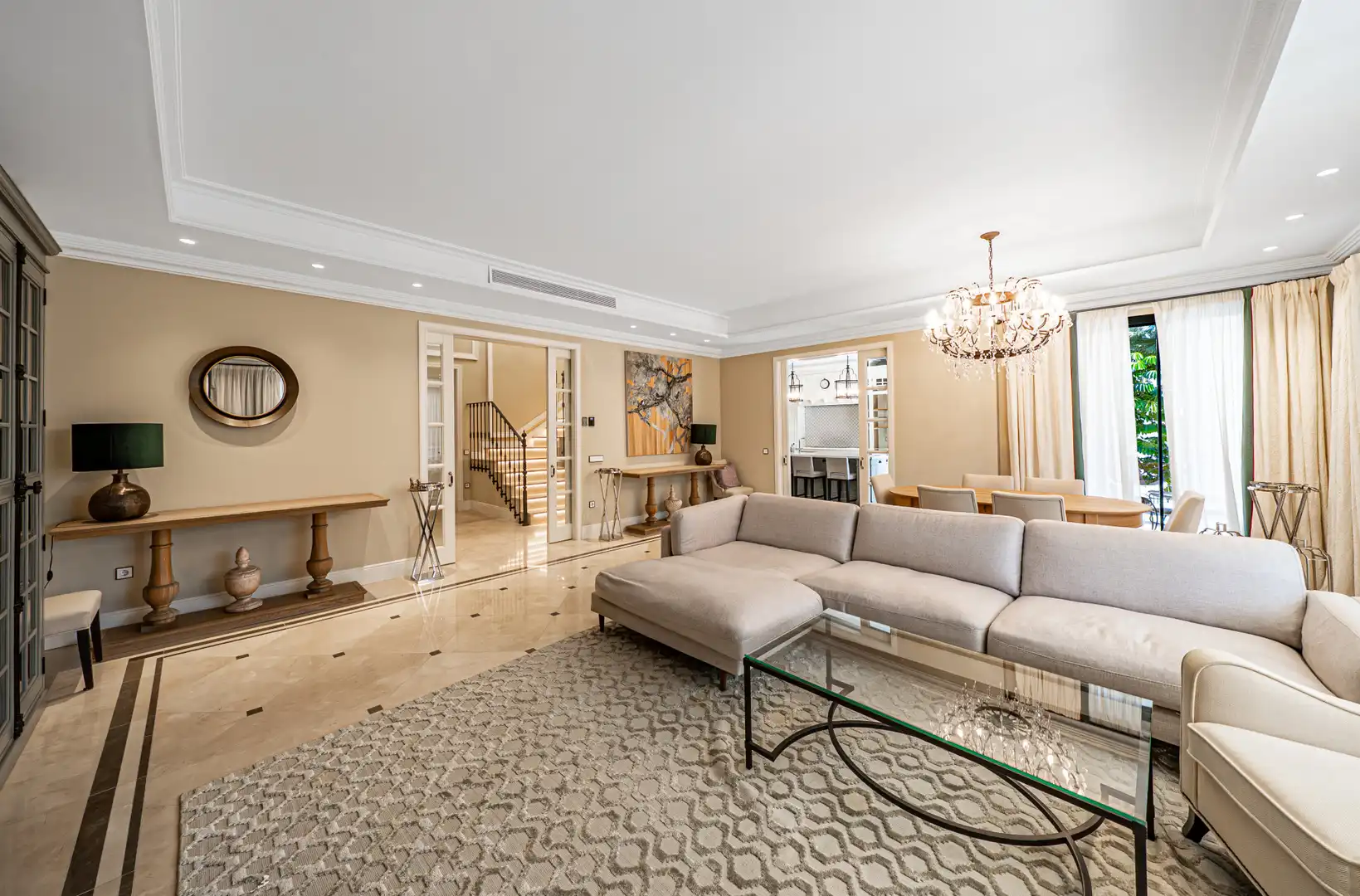 Sala d'estar de Casa o xalet en venda en Benahavís amb Aire condicionat, Jardí privat i Terrassa