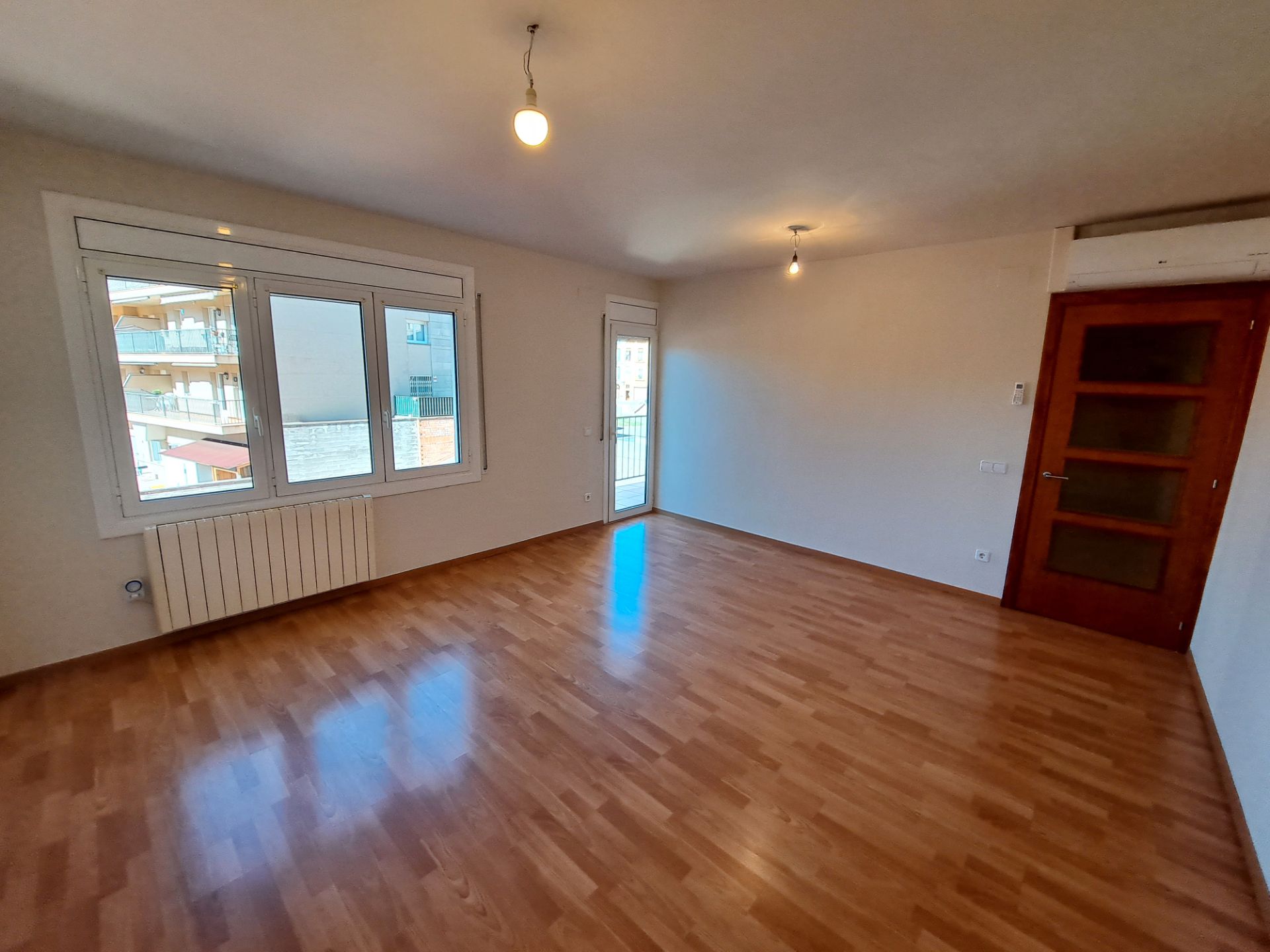 Habitación de Piso de alquiler en Berga con Aire acondicionado, Calefacción y Parquet