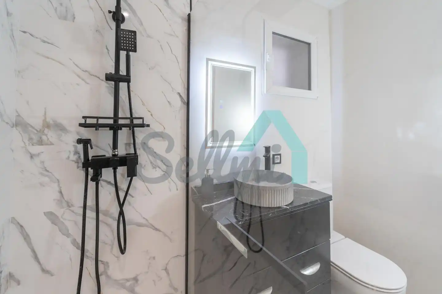 Baño de Piso en venta en Oviedo  con Calefacción, Parquet y Terraza