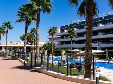 Apartamento con piscina en venta en Orihuela Costa