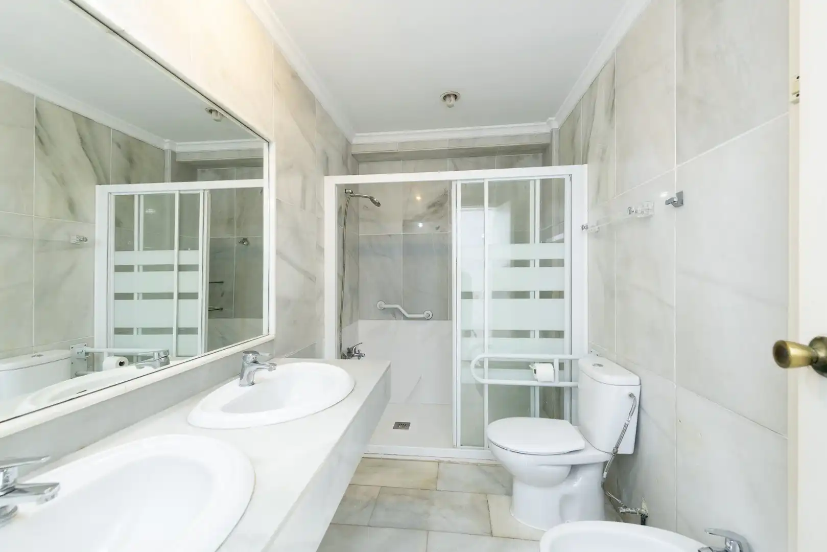 Bathroom of Flat for sale in Málaga  with Terrace and Storage room