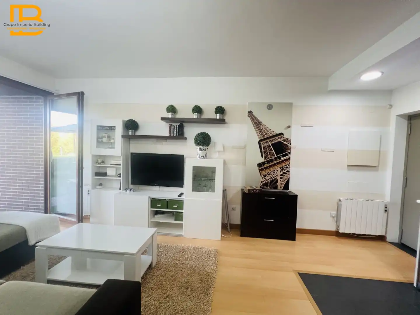 Sala de estar de Piso en venta en Villarcayo de Merindad de Castilla la Vieja con Calefacción, Parquet y Terraza