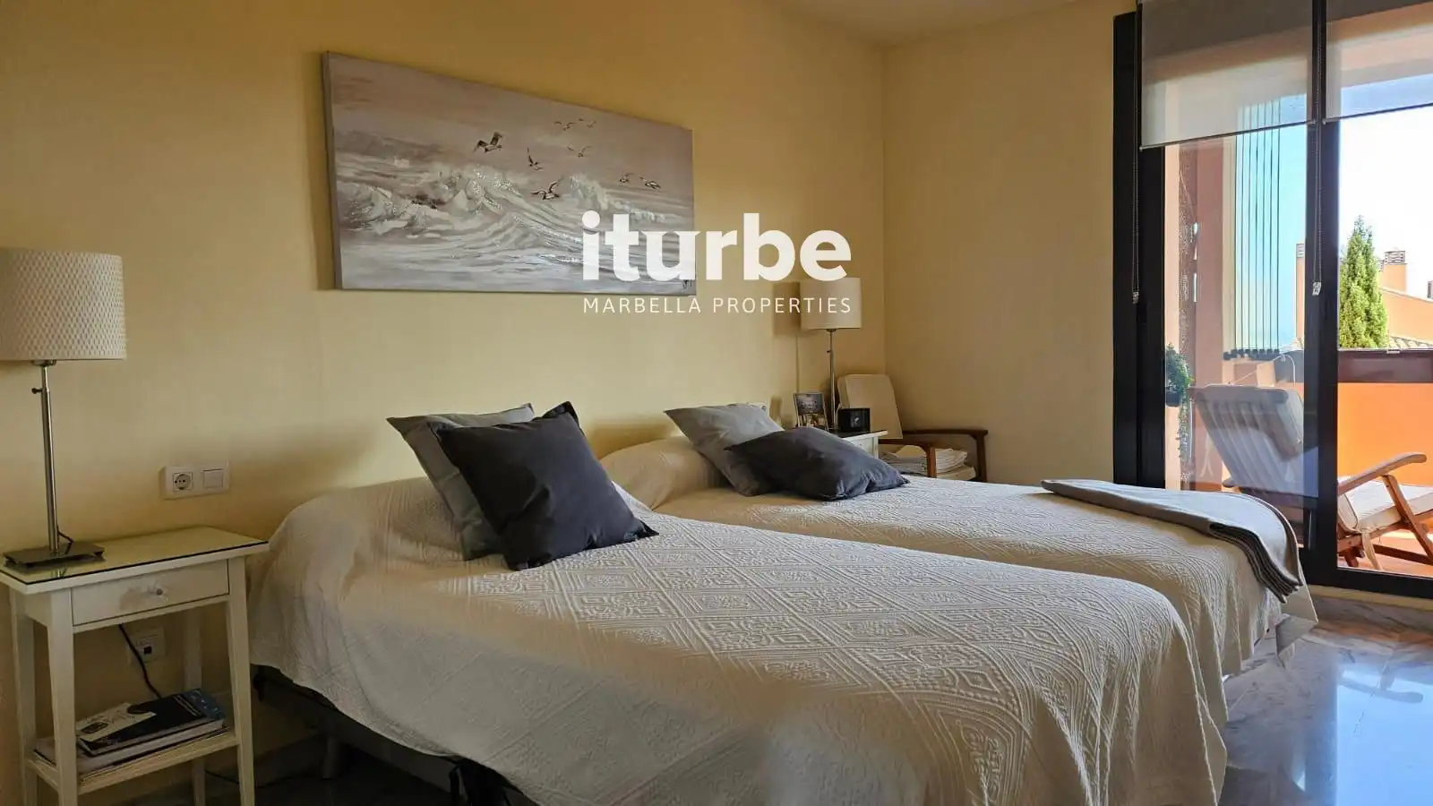 Habitación de Piso de alquiler en Marbella con Aire acondicionado, Terraza y Piscina