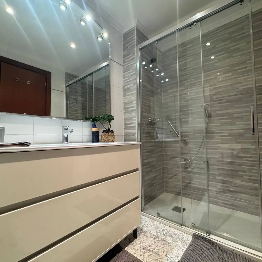 Baño de Piso en venta en Irura con Calefacción y Amueblado