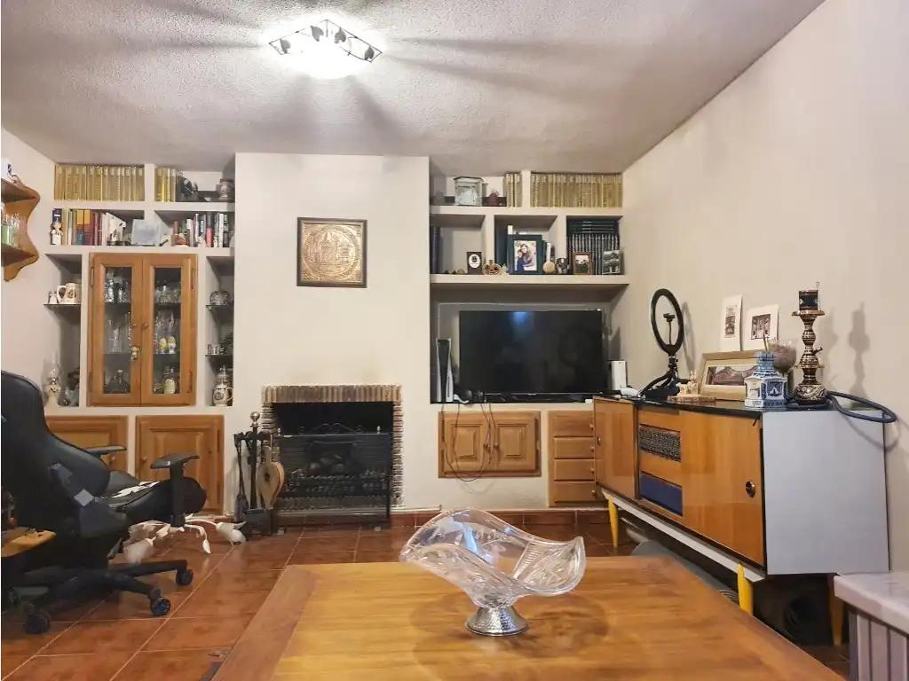 Sala d'estar de Casa adosada en venda en Colmenar Viejo amb Aire condicionat, Jardí privat i Terrassa