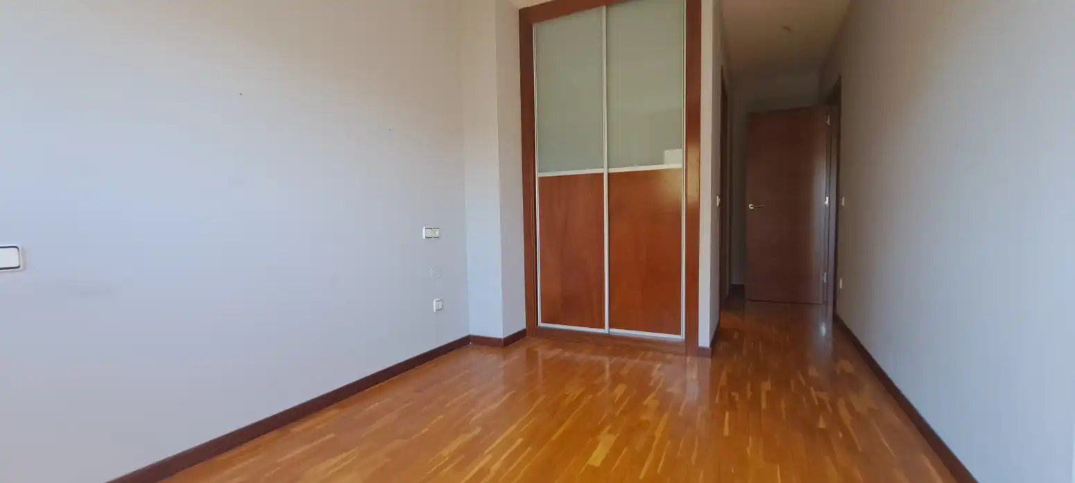 Dormitori de Pis en venda en Gijón  amb Calefacció i Parquet