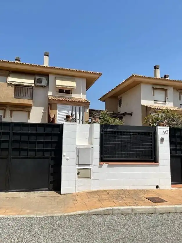 Casa aparellada amb terrassa en venda a Calle Calle Royal Golf 40, imagen 2