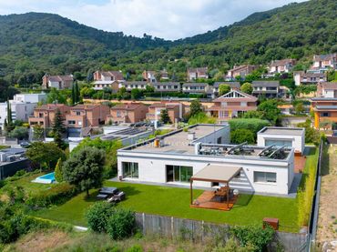 Villa con piscina in vendita a Vallromanes