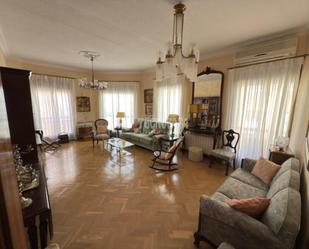 Living room of Flat for sale in  Madrid Capital  with Air Conditioner, Heating and Parquet flooring