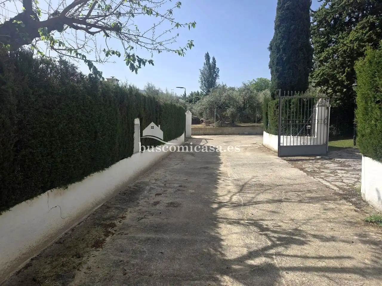 Vista exterior de Casa o xalet en venda en Jaén amb Jardí privat, Traster i Moblat