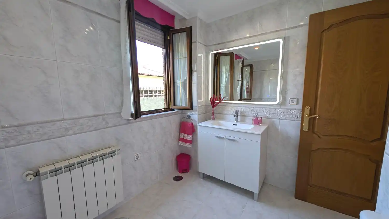 Bathroom of Houses for sale in Los Corrales de Buelna   with Heating, Private garden and Terrace
