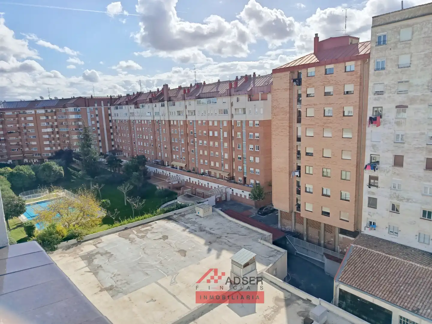 Vista exterior de Piso en venta en Los Olivos
