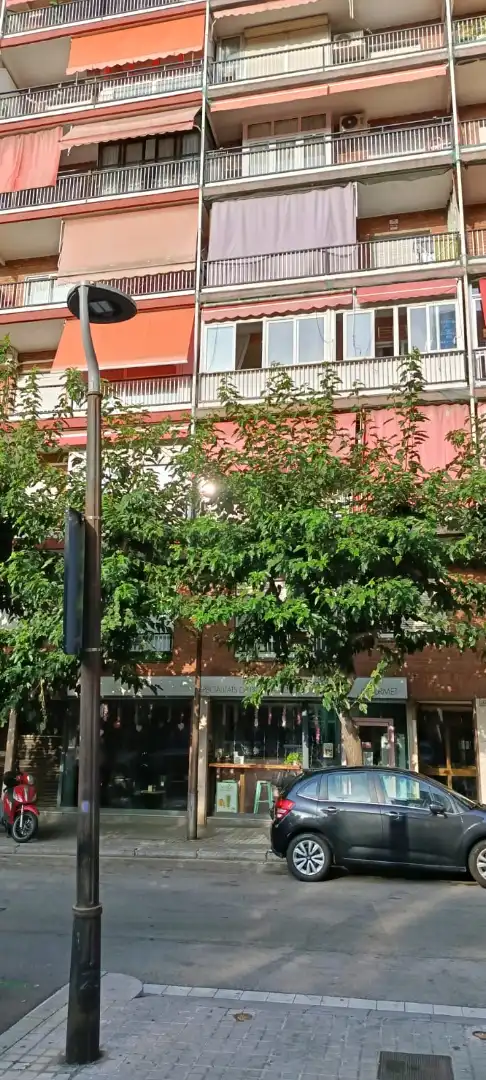 Vista exterior de Local de lloguer en L'Hospitalet de Llobregat