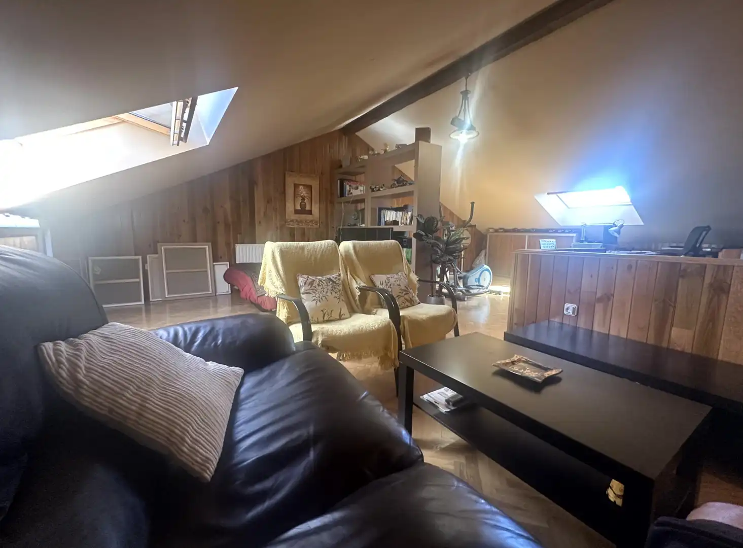 Wohnzimmer von Einfamilien-Reihenhaus zum Verkauf in Algete mit Klimaanlage, Heizung und Privatgarten