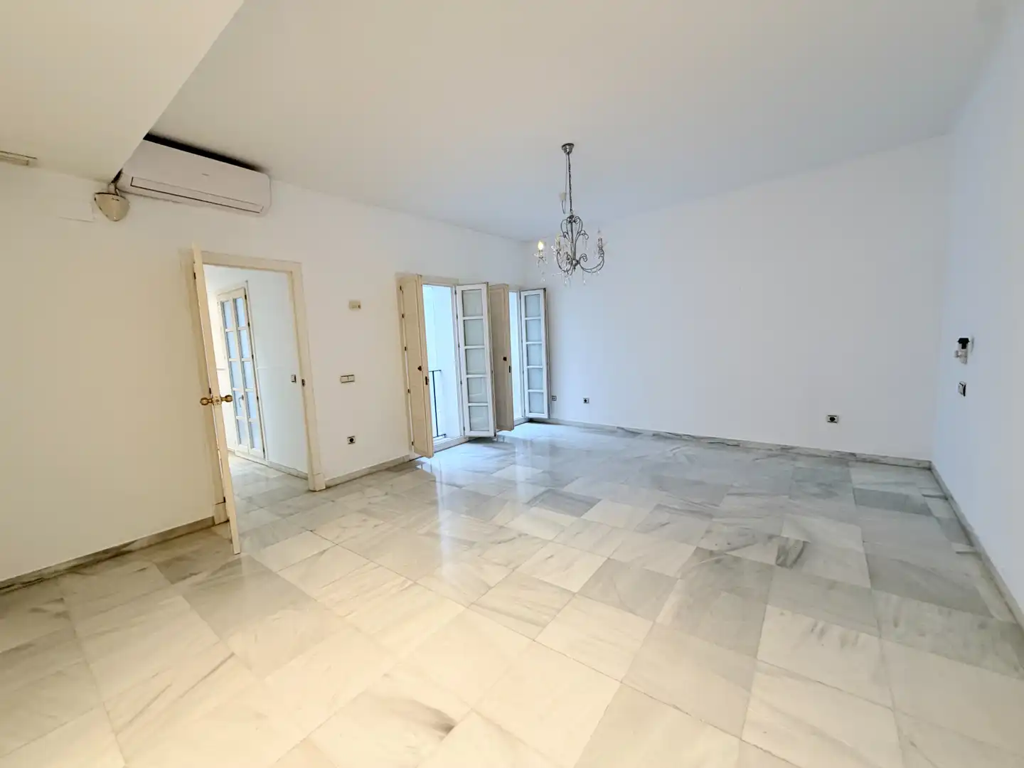 Sala d'estar de Pis en venda en Sevilla amb Aire condicionat i Balcó