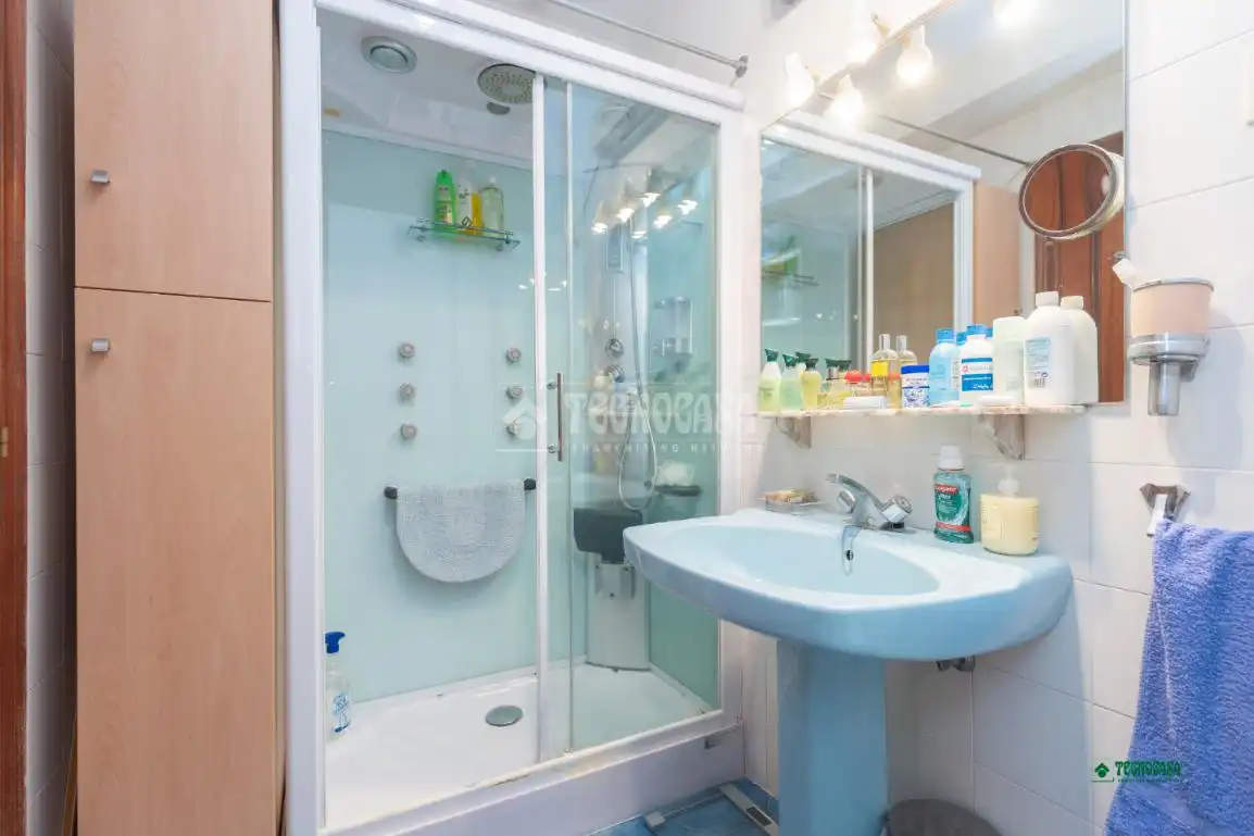 Bathroom of Flat for sale in Almería  with Heating and Terrace