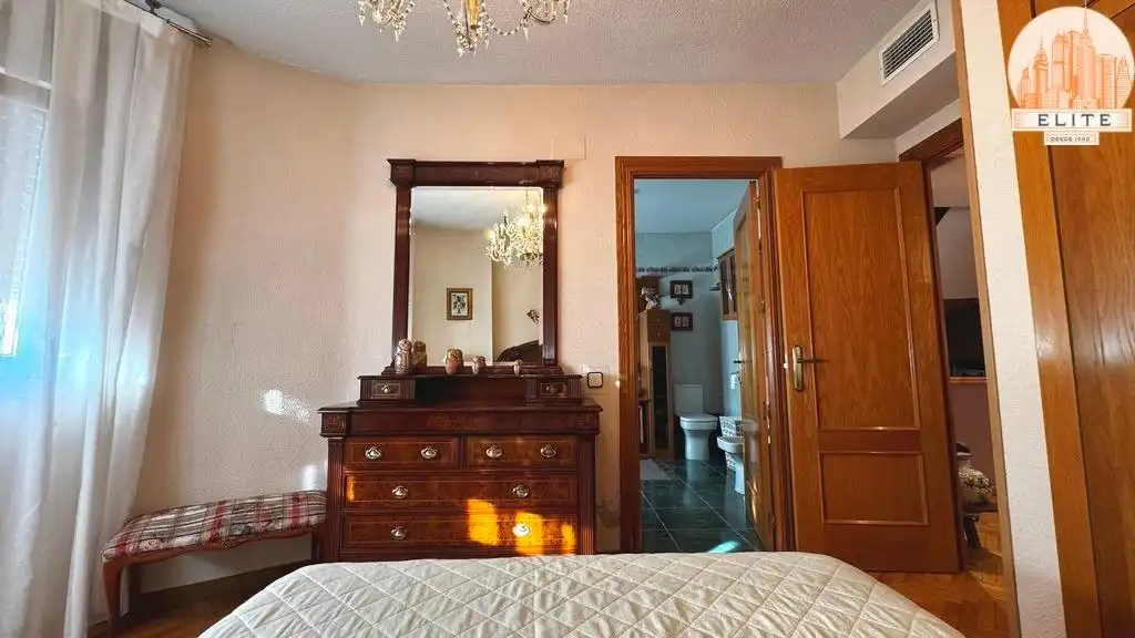Habitación de Casa adosada en venta en Torrejón de la Calzada con Aire acondicionado, Calefacción y Jardín privado