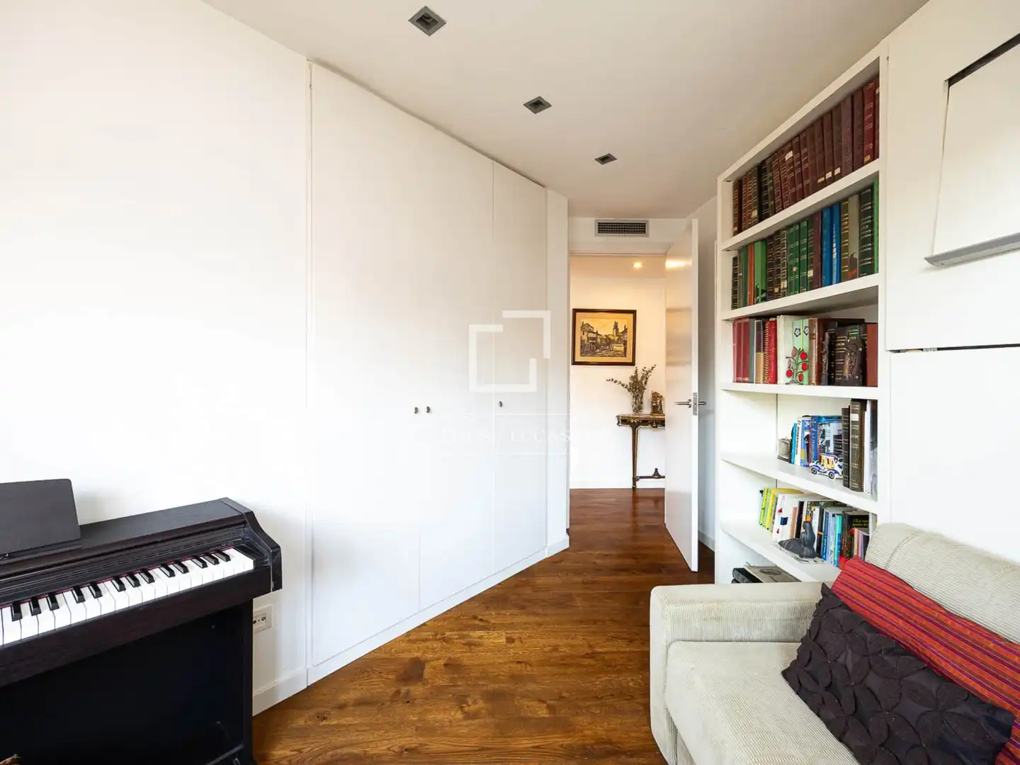 Flat for sale in Barcelona  with Air Conditioner, Heating and Parquet flooring