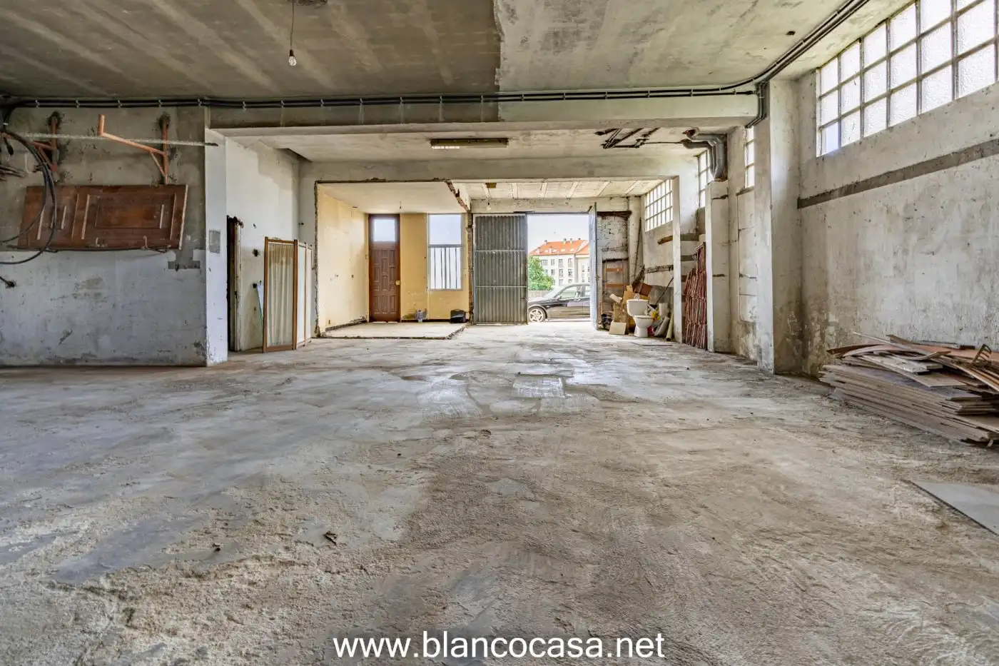 Local commercial à louer à Carballo, imagen 3