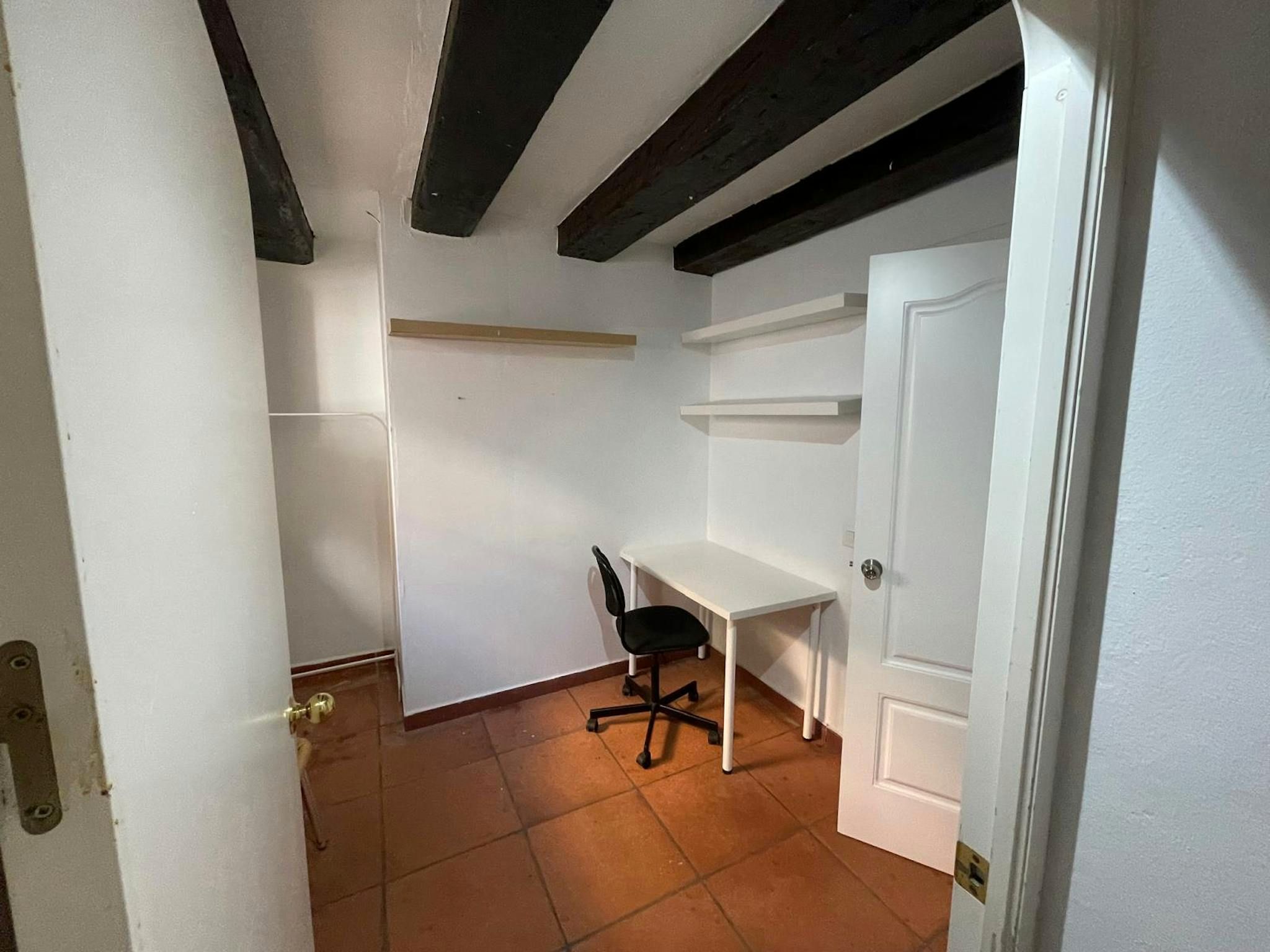 Flat to share in  Sevilla Capital  with Private garden, Furnished and Washing machine