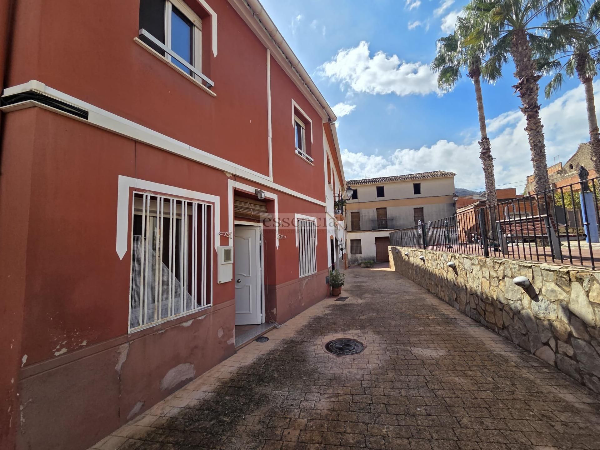 Exterior view of House or chalet for sale in Ador  with Air Conditioner, Terrace and Storage room