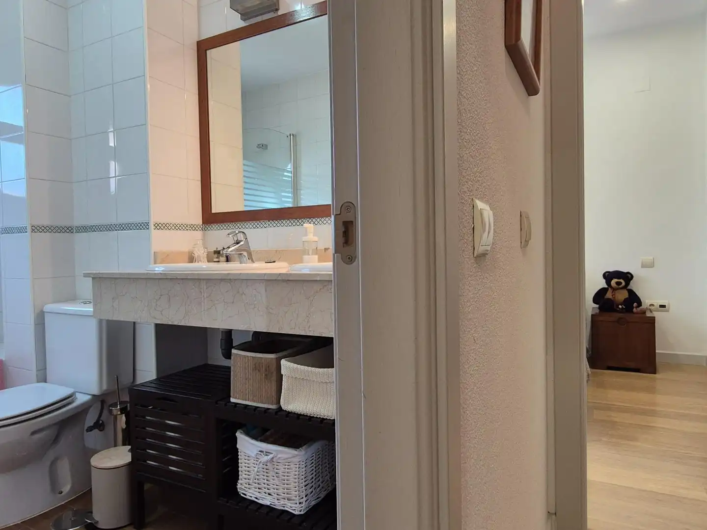 Baño de Casa adosada de alquiler en Alcalá de Guadaira con Aire acondicionado, Calefacción y Jardín privado